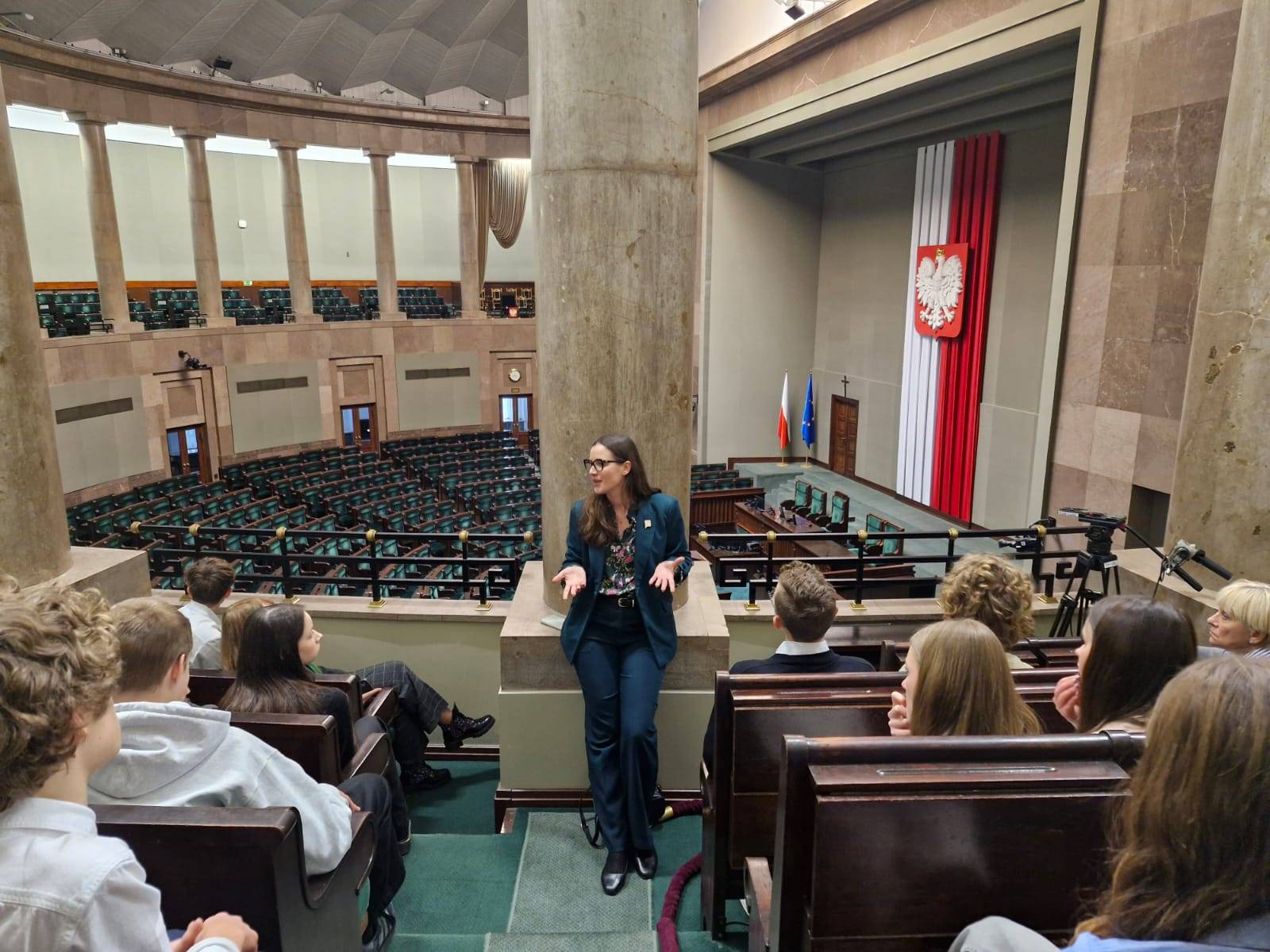 Wioleta Tomczak w loży prasowej sejmu